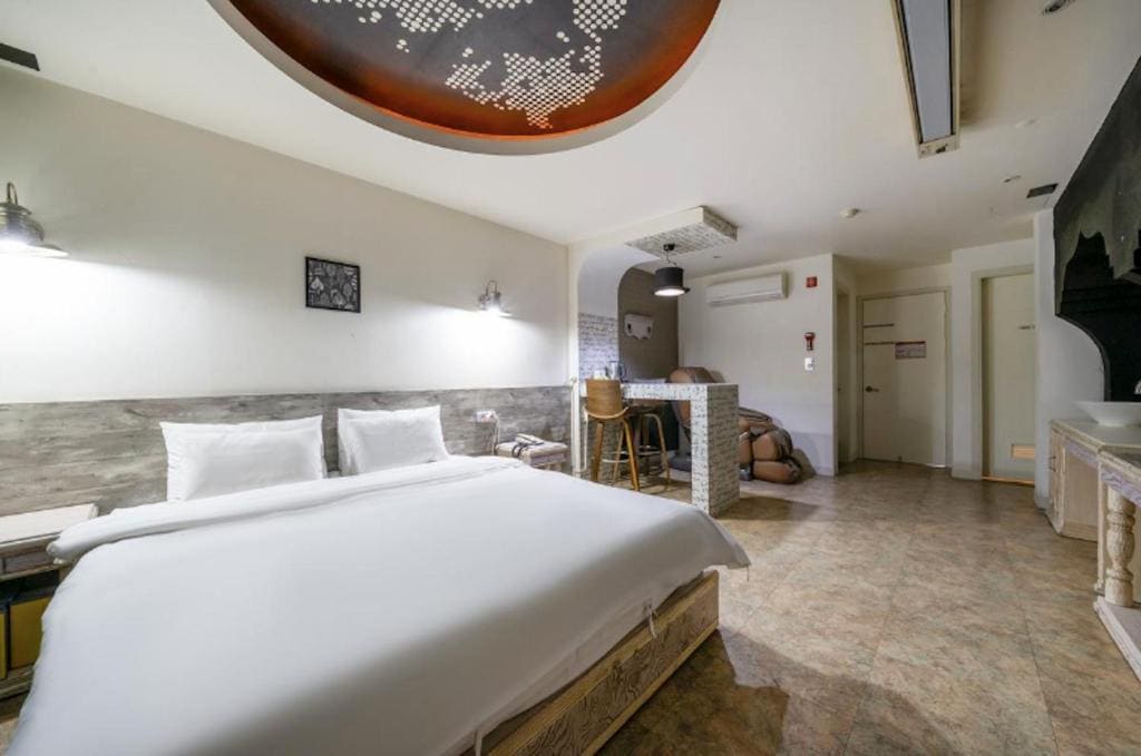 Massage chair or Large bathtub or Sky Room - Randomly assigned upon check-in room - Image 2