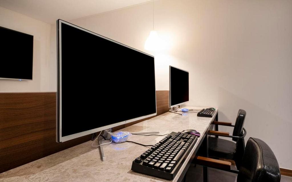 Luxury Couple PC room - Image 2