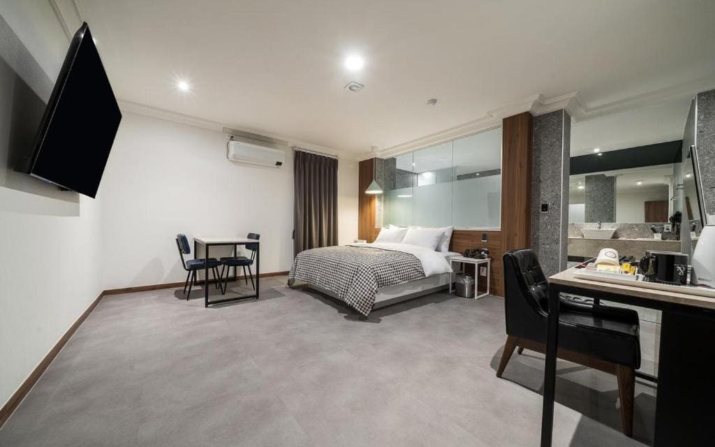 Premium Double Room room - Image 3