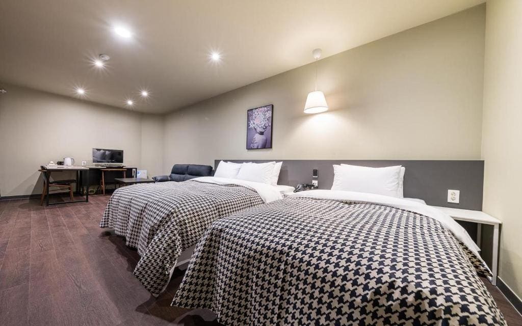 Suite Twin Room room - Image 3