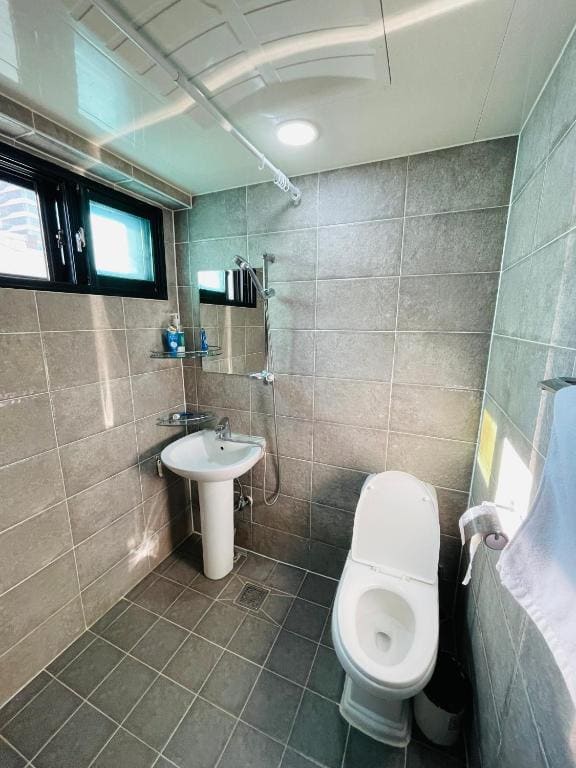 Quadruple Room with Bath room - Image 1