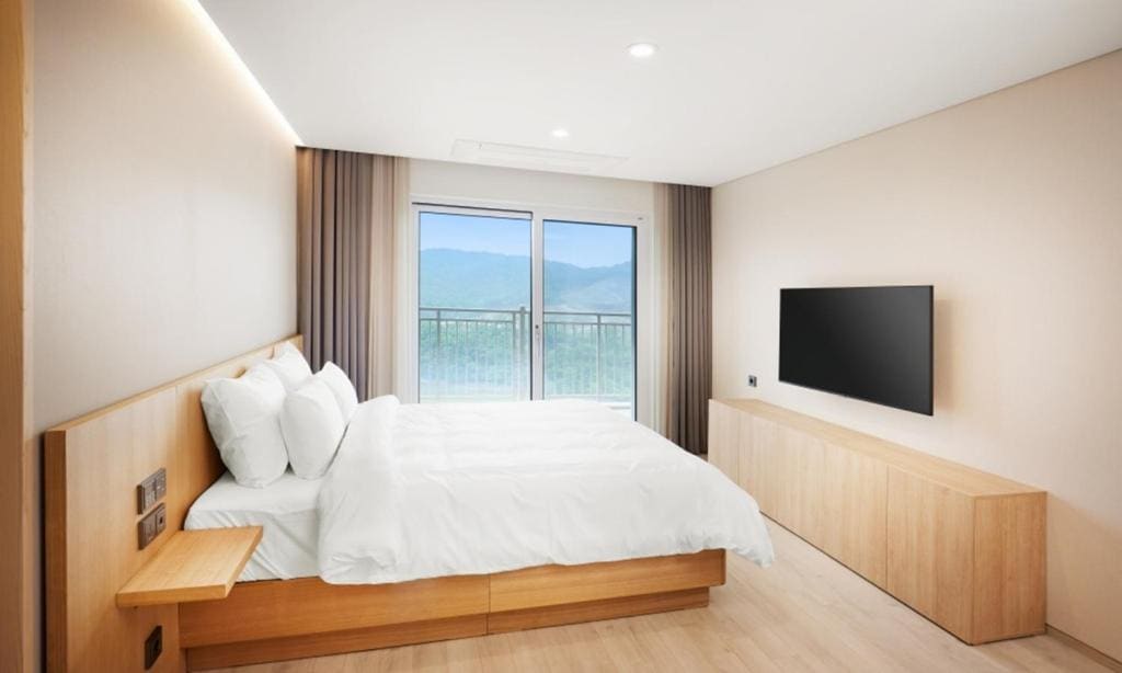 Deluxe Double or Twin Room room - Image 3