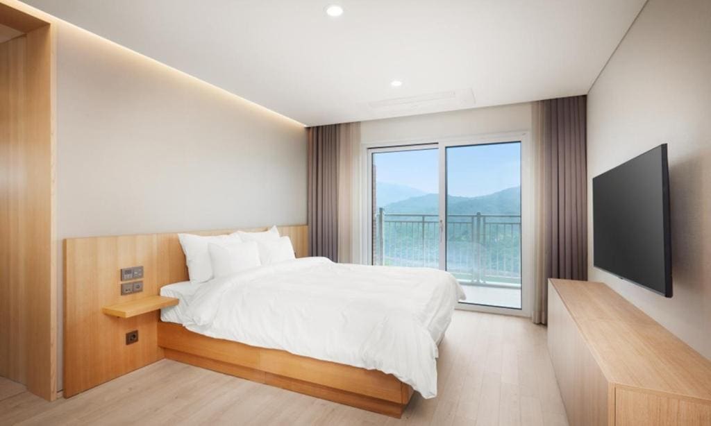 Standard Double or Twin Room with 2pax breakfast room - Image 3