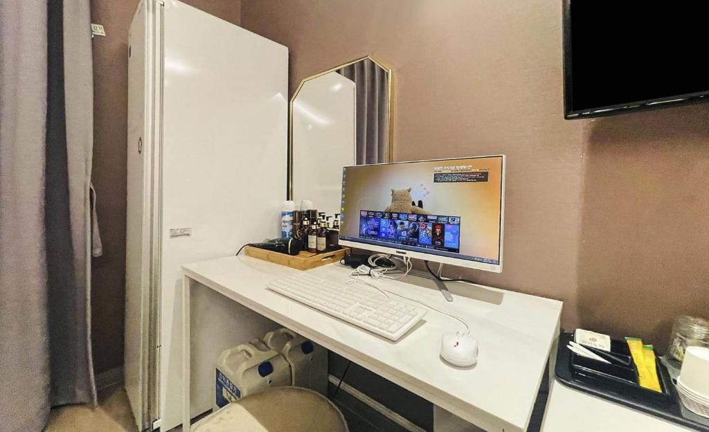 Deluxe Twin Room room - Image 3