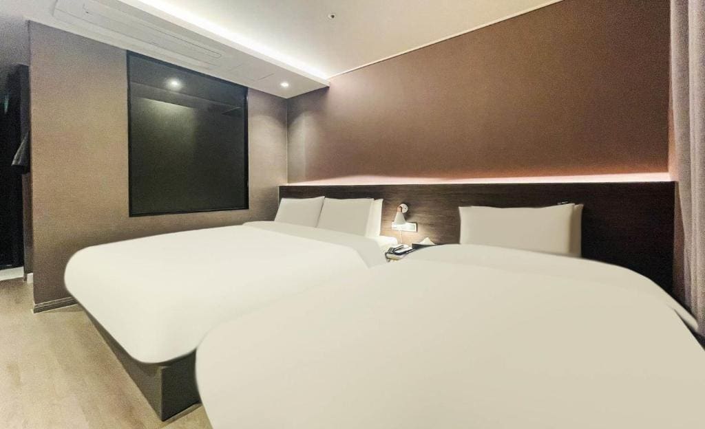Deluxe Twin Room room - Image 2