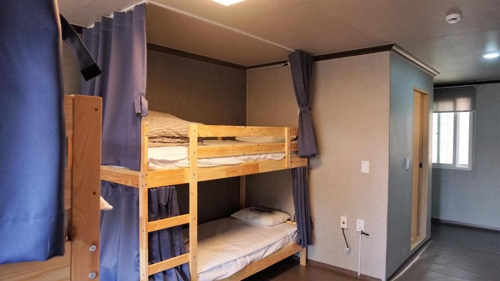 Family Room room - Image 3