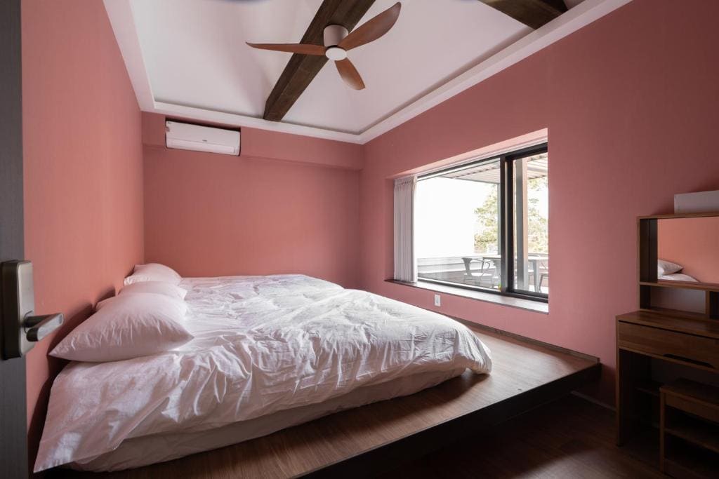 Family Room room - Image 3