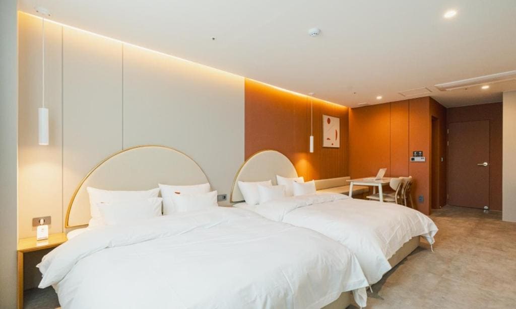 Deluxe Twin Room room - Image 1