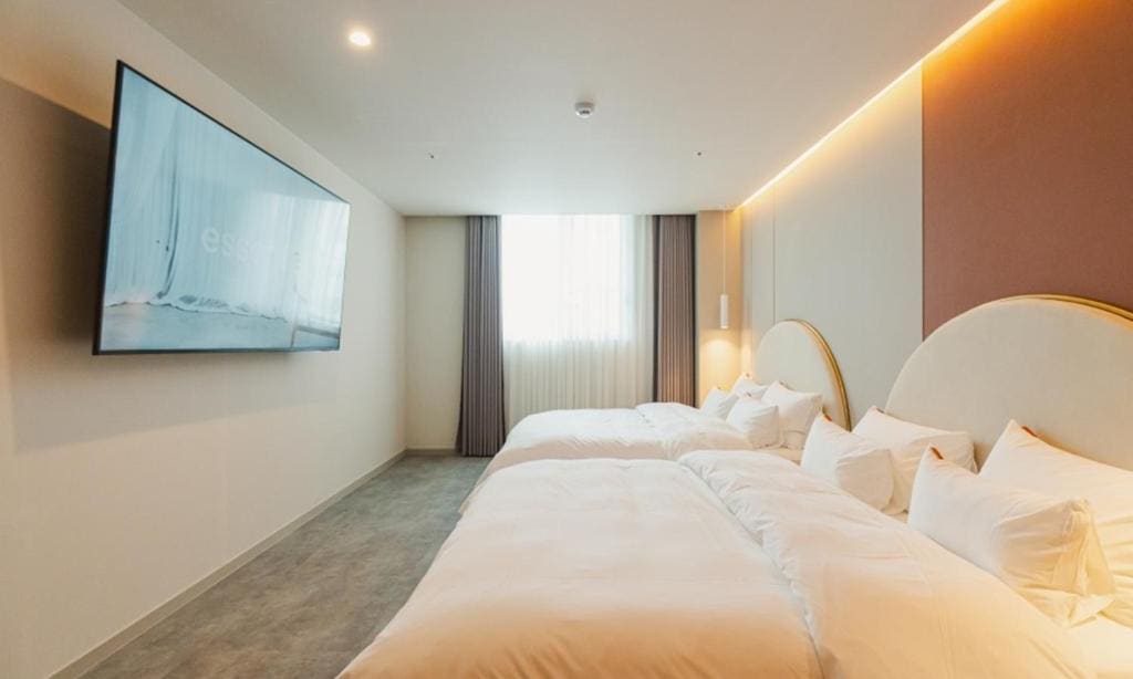 Deluxe Twin Room room - Image 3