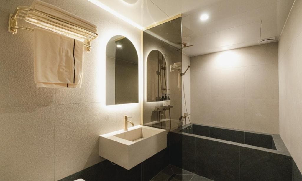 Superior Double Room room - Image 2