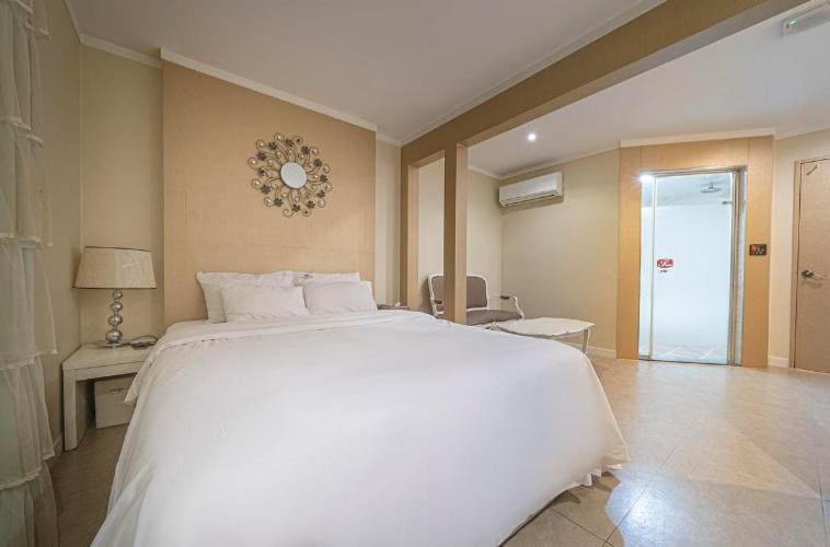 Deluxe Room room - Image 1