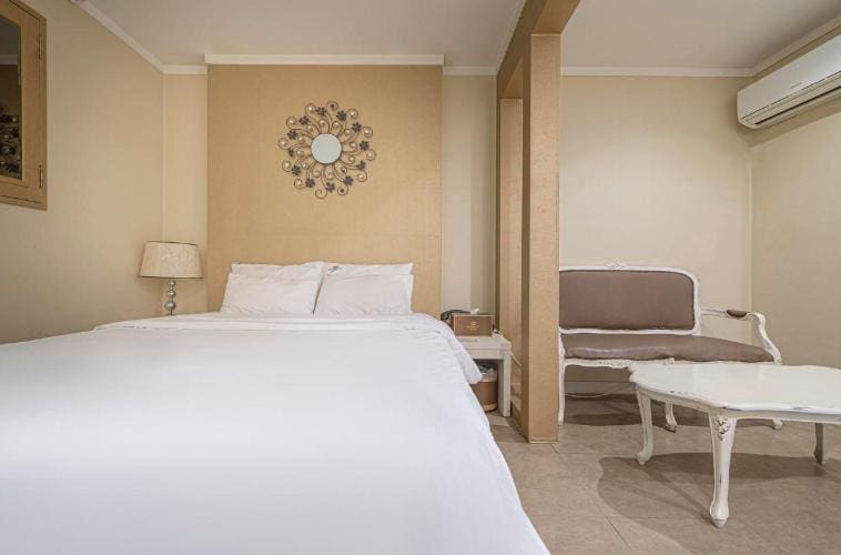 Deluxe Room room - Image 3