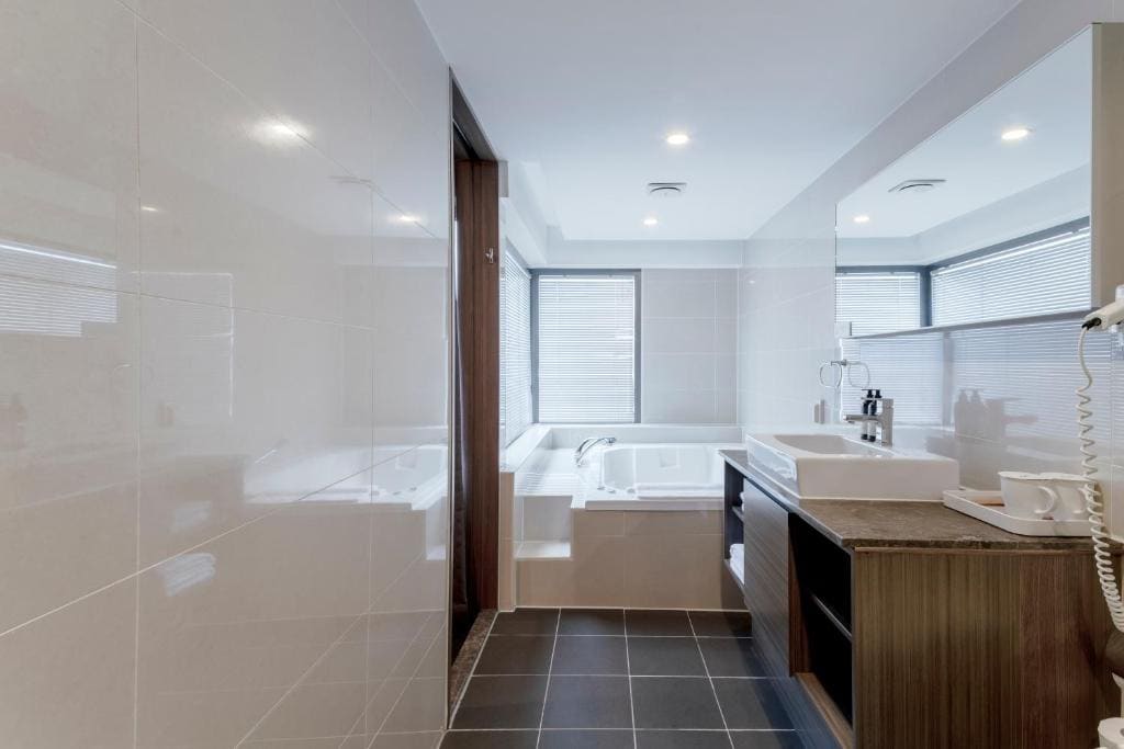 Premier Suite room - Image 3