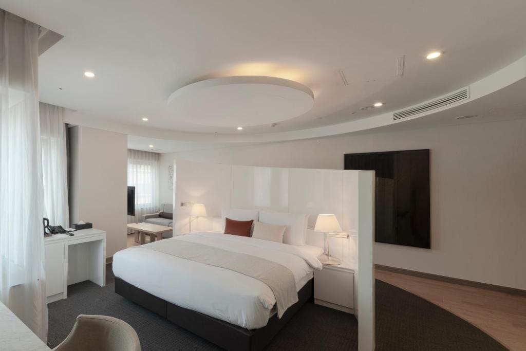 Executive Suite room - Image 2