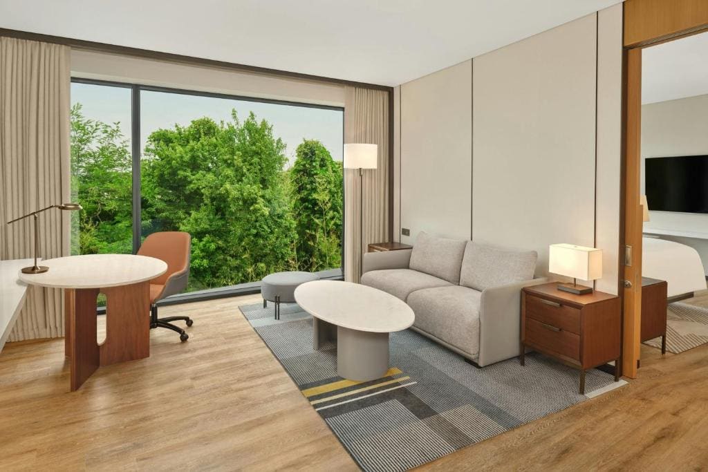 Deluxe Suite with One King Bed room - Image 1