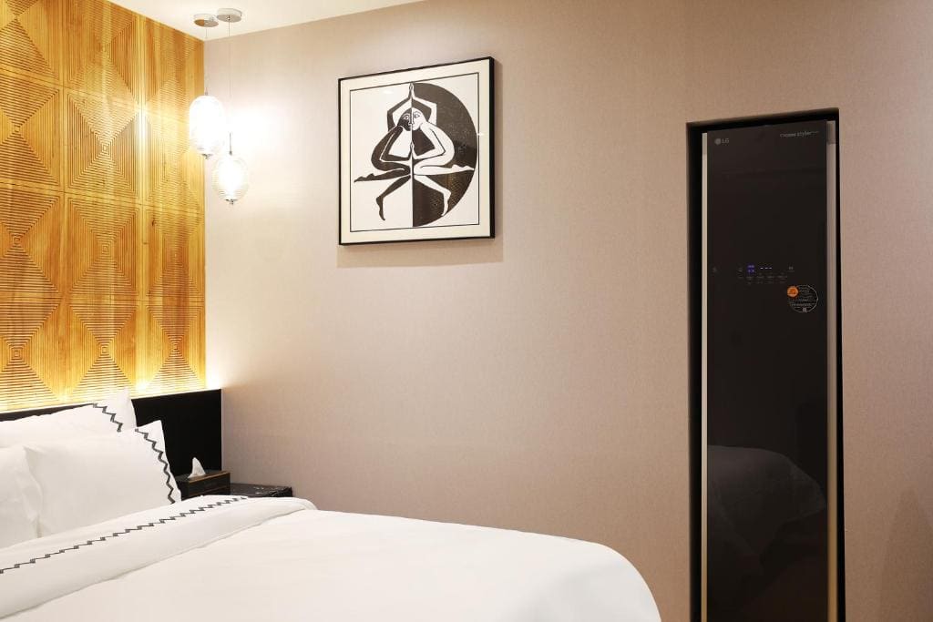 Double Room with Spa Bath room - Image 3