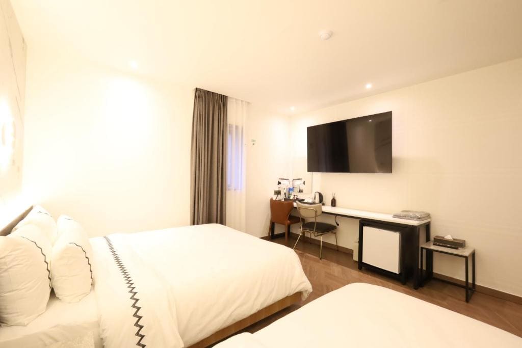Double or Twin Room room - Image 2