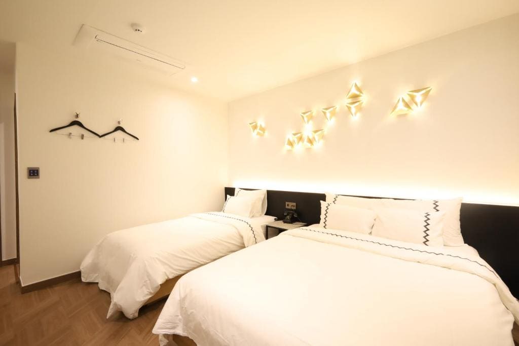 Double or Twin Room room - Image 1