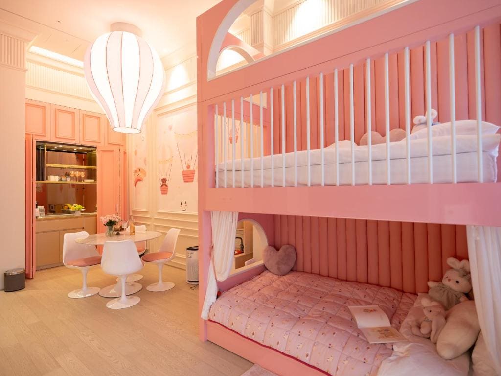 Kids Suite + Breakfast for 2 Adults room - Image 2