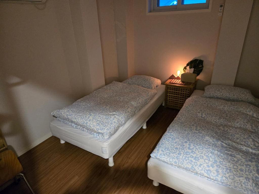 Room room - Image 1