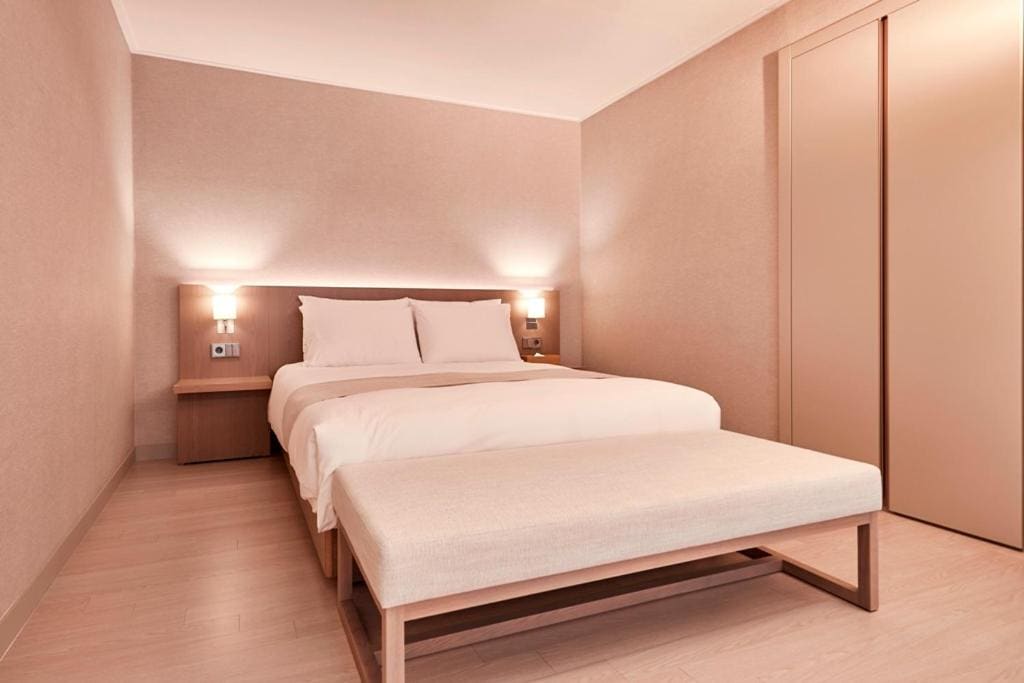 Family Room room - Image 2