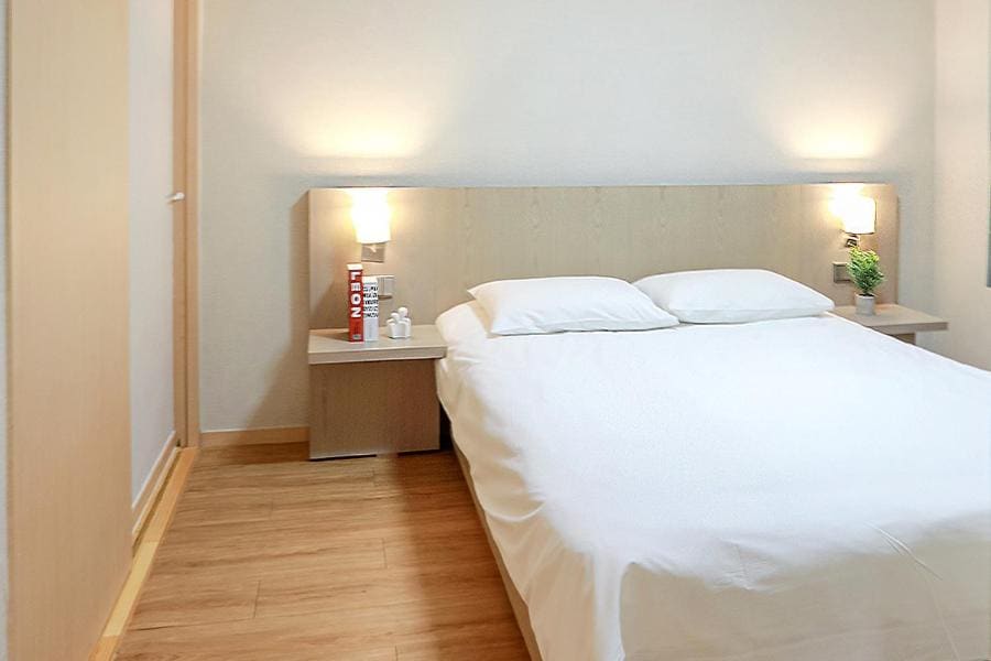 Deluxe Room room - Image 3