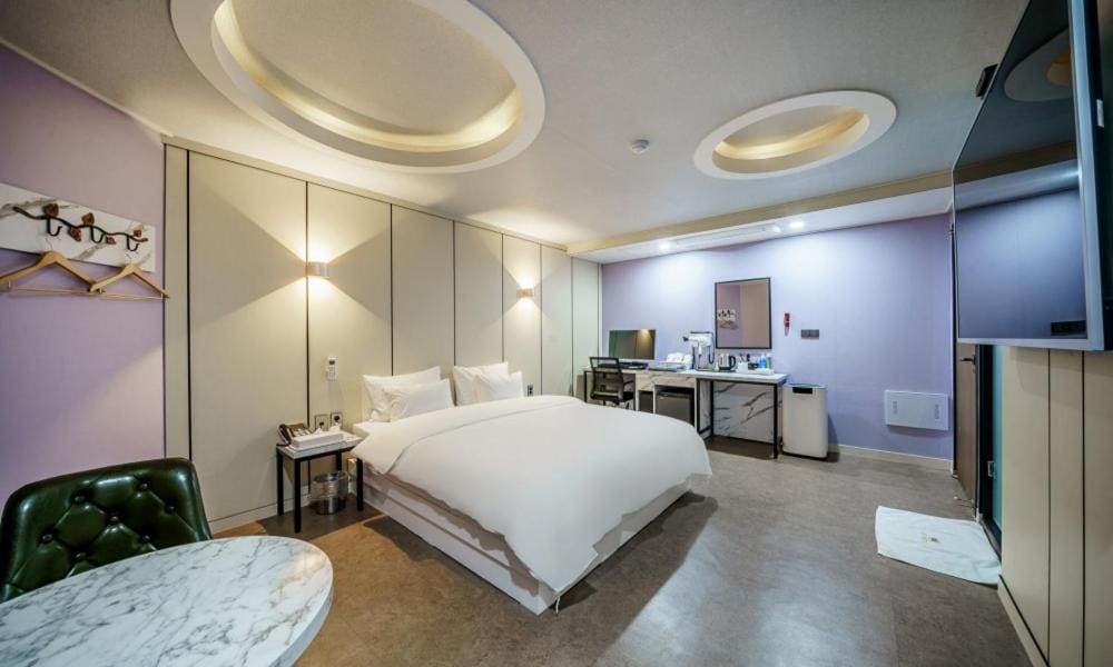 Gold room - Image 2