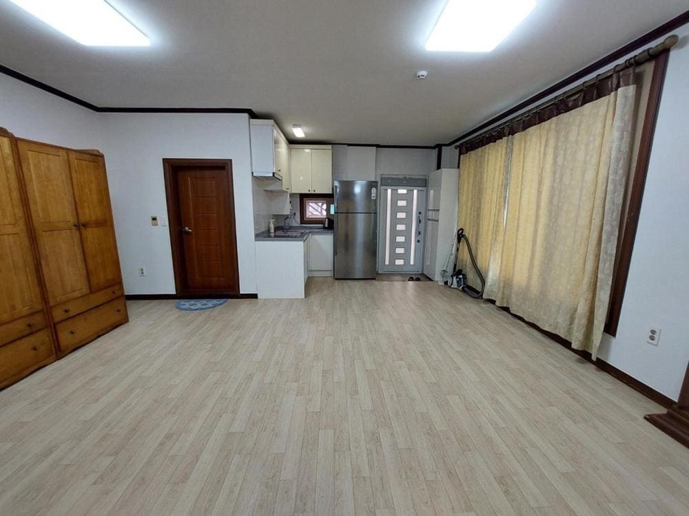 Family Room room - Image 2