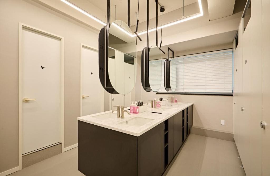 Capsule - Men only room - Image 1