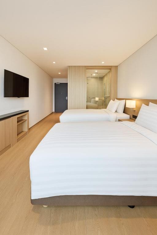 Ambassador Suite with Lake View - Free Sauna for 2 people, Jacuzzi not available room - Image 1
