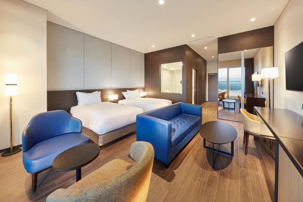 Executive Twin Room with Ocean View - 1 Day Pool Access for 2 (Base PAX 2, Additional Fee Pay Upon Check-in) room - Image 3