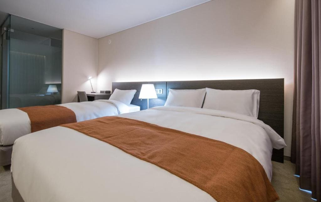 Standard Twin Room room - Image 3