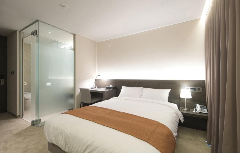 Standard Double Room room - Image 2