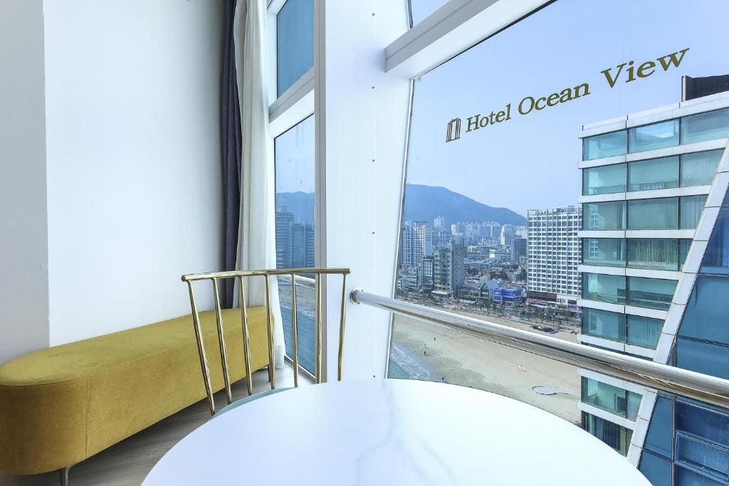 Deluxe King Room room - Image 3
