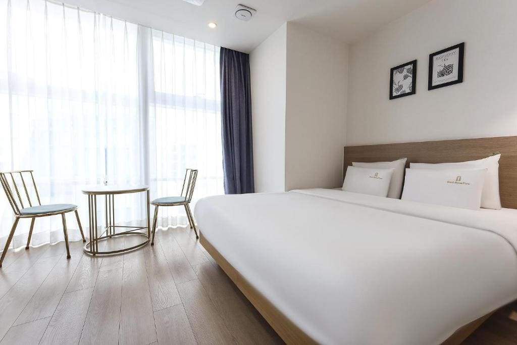 Deluxe King Room room - Image 1