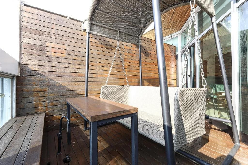 Double Room with Balcony and Sea View room - Image 2