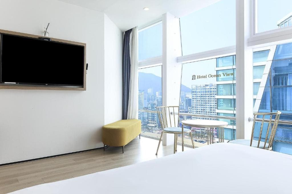 Deluxe King Room room - Image 2