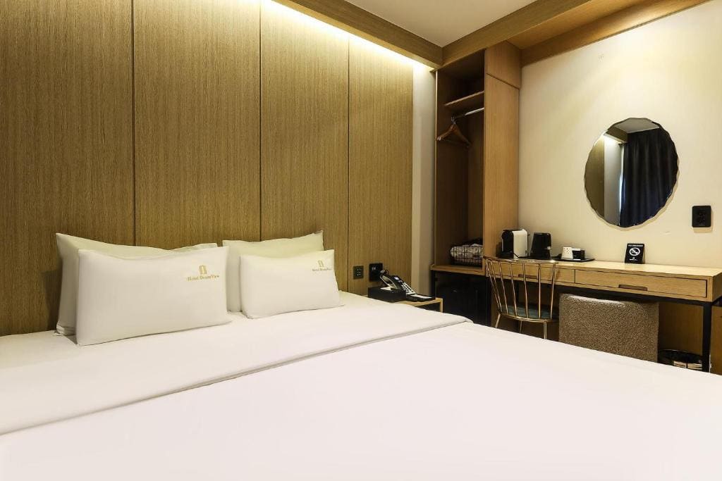 Deluxe Double Room room - Image 2