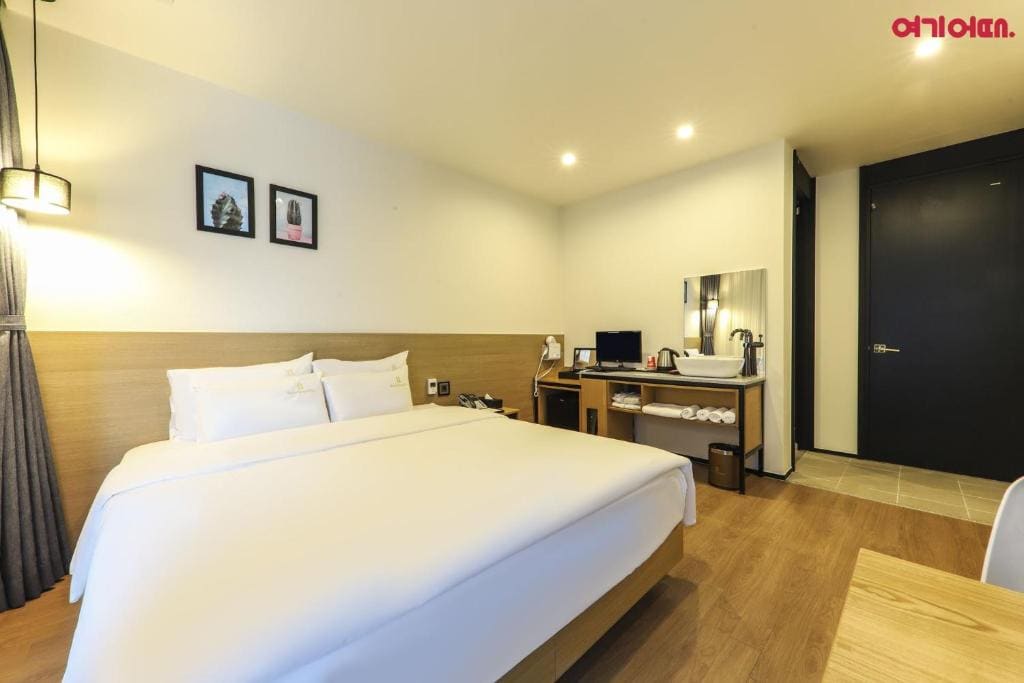 Double Room with Terrace room - Image 3