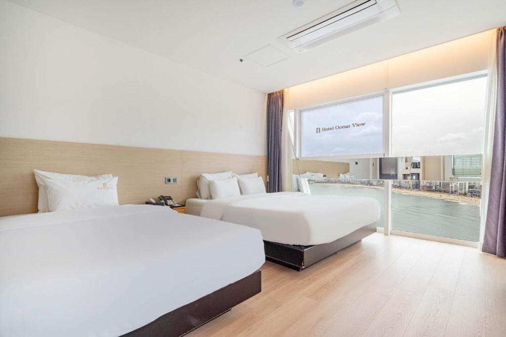 Superior Triple Room with Sea View room - Image 2