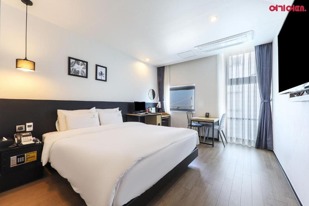 Deluxe Double Room with Sea View room - Image 1