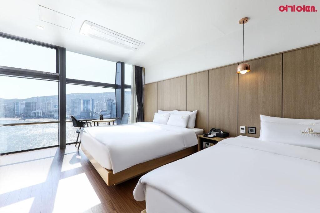 Deluxe Suite with Sea View room - Image 1
