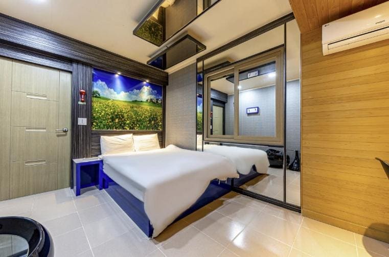 Deluxe Room room - Image 3