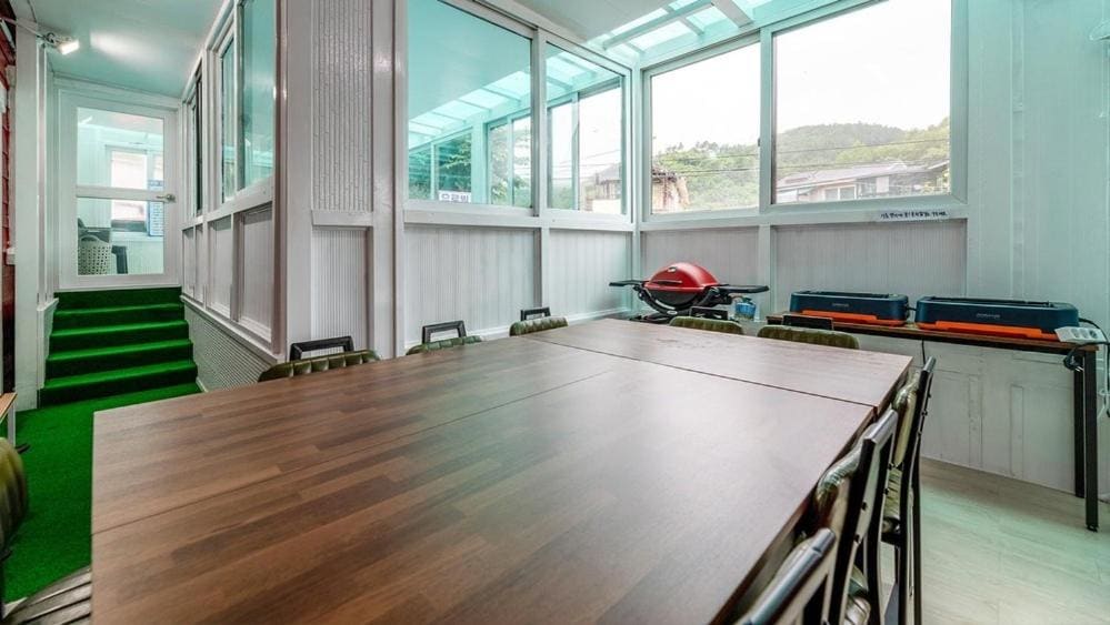 Family Room room - Image 2