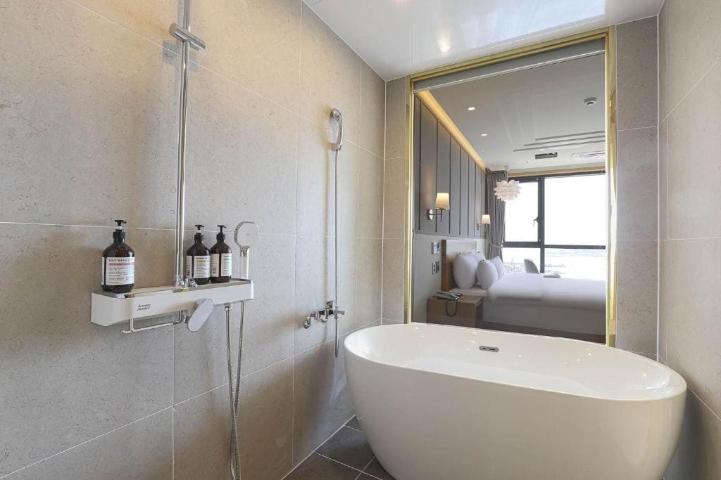 Golden Deluxe Double Spa Room with Half Ocean View room - Image 2