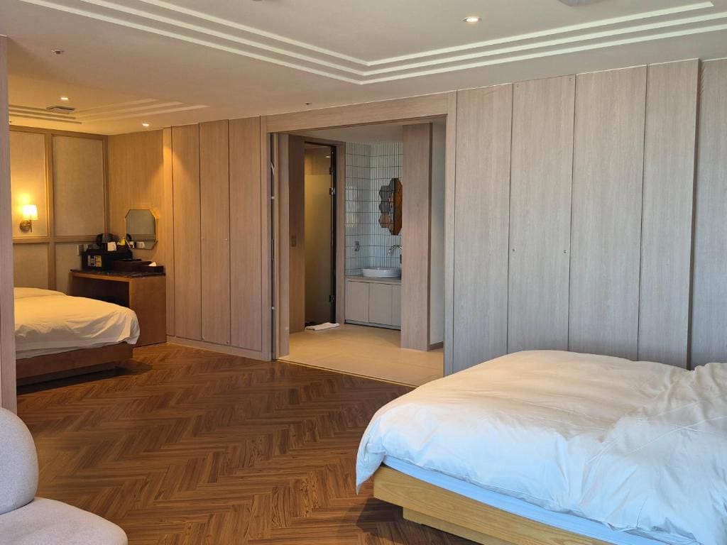 Golden Suite Twin Spa Room with Ocean View room - Image 3