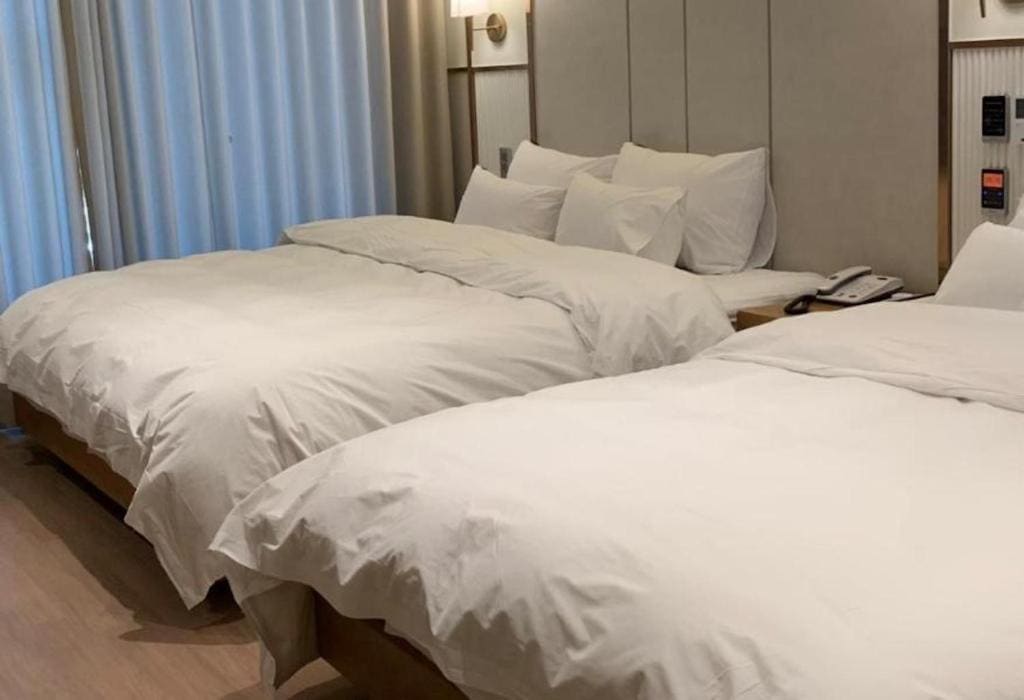 Superior Twin Room room - Image 2