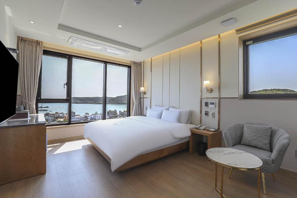 Golden Superior Double Room with Ocean View room - Image 1