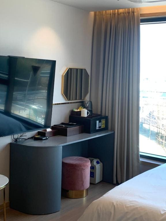 Superior Twin Room room - Image 3