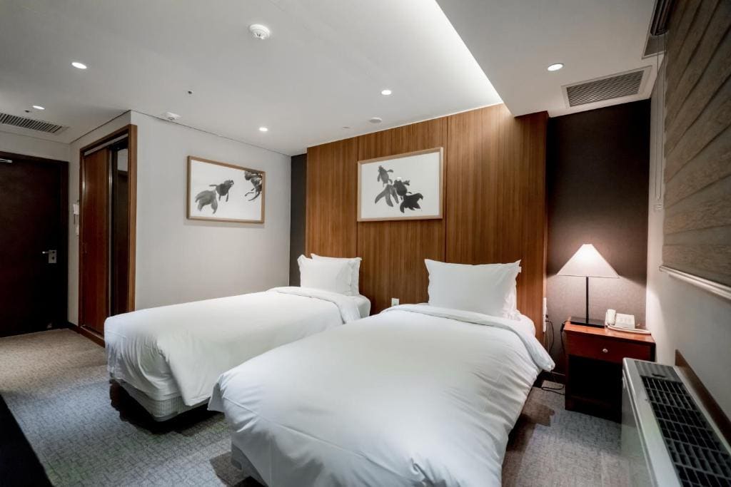 Deluxe Twin Room - No View room - Image 2